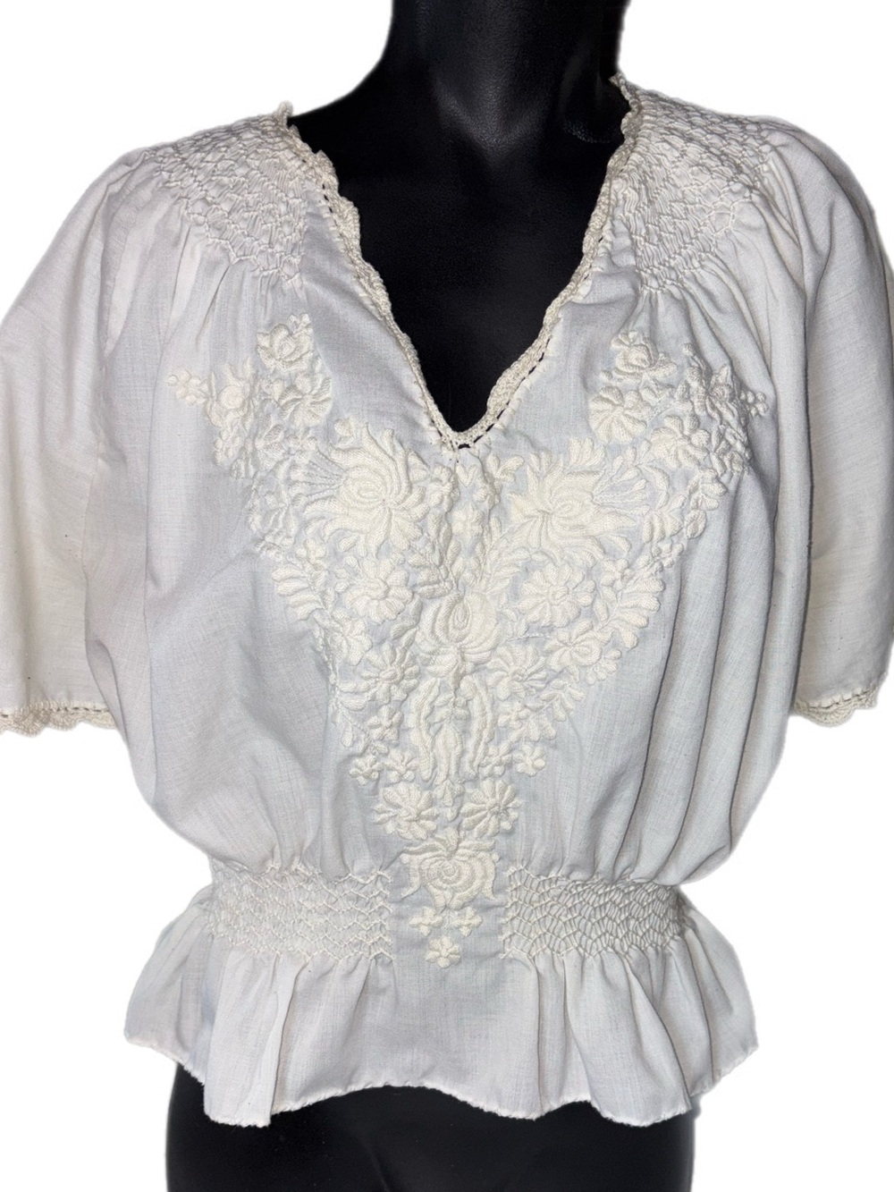 Vintage White Embroidered Peasant Blouse - Classic Feminine Top